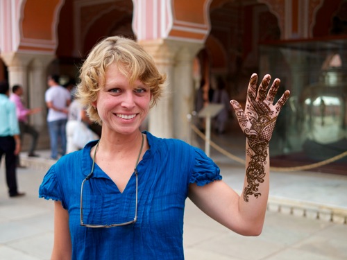 henna hand